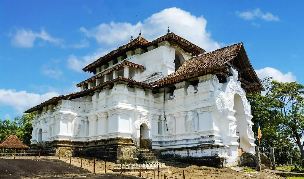 Royal Kandyan Hotel