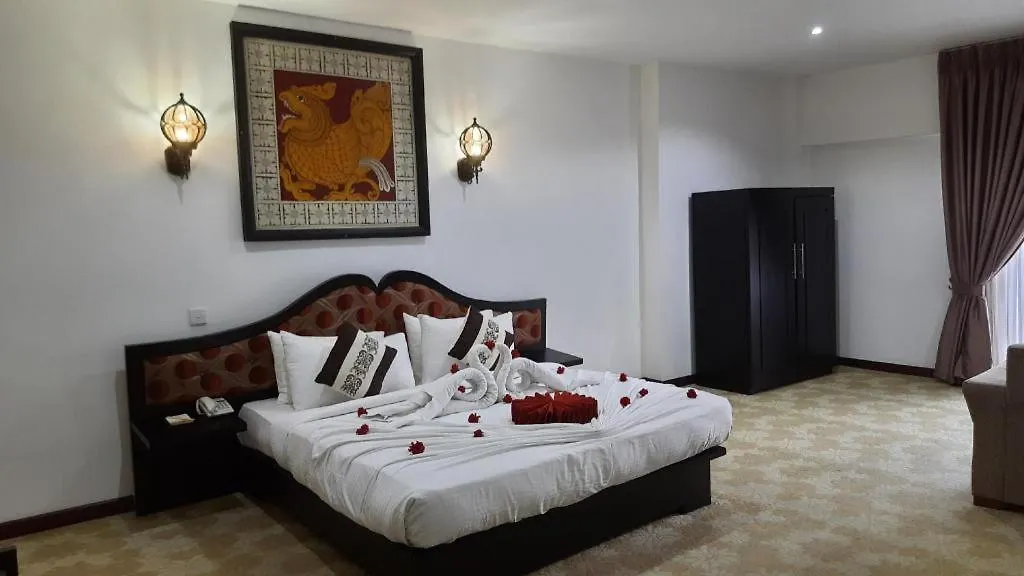 Royal Kandyan Hotel 4*, Kandy